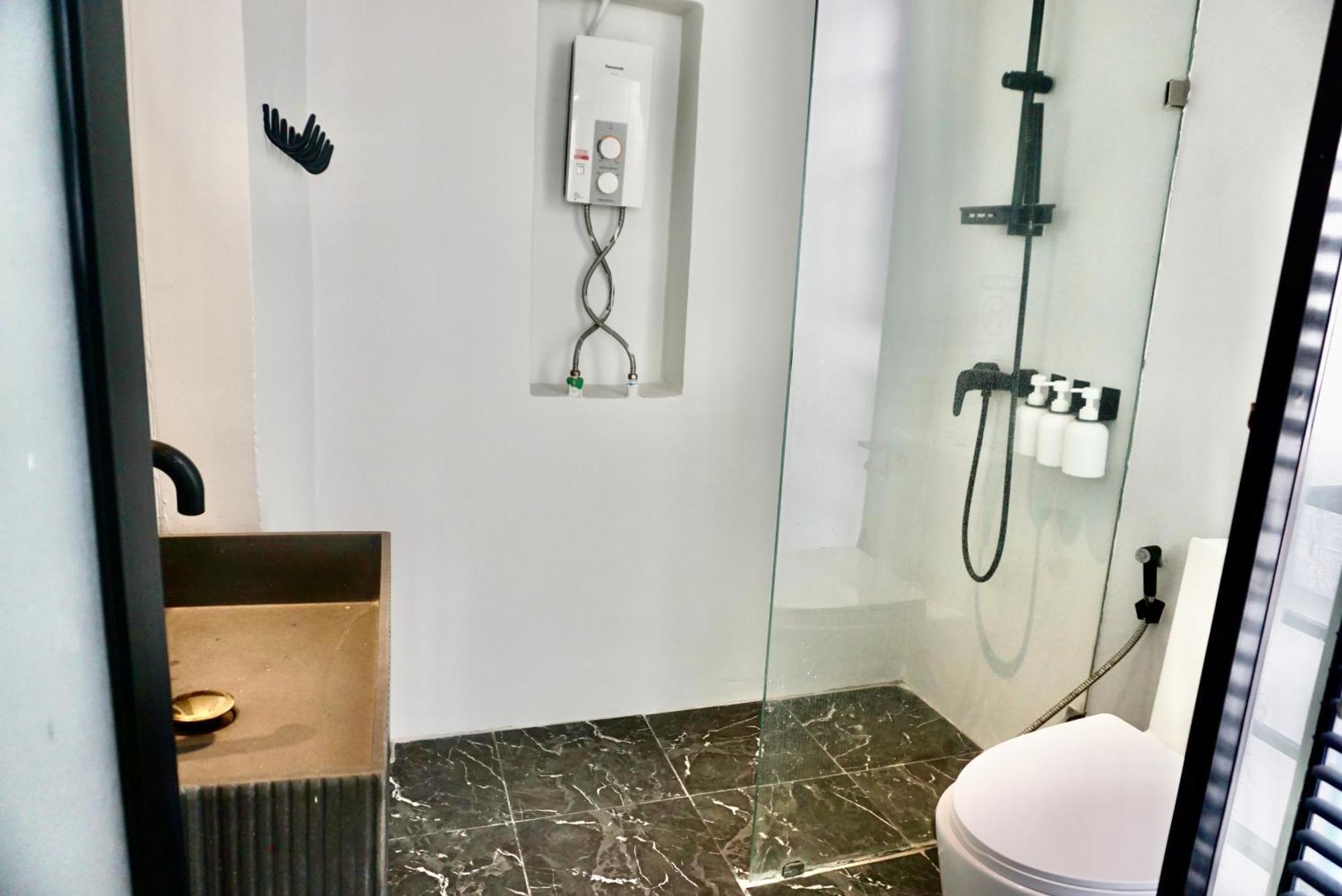 Hip And Funky Apartment Silom Soi 3, With Rooftop View Bangkok Bagian luar foto