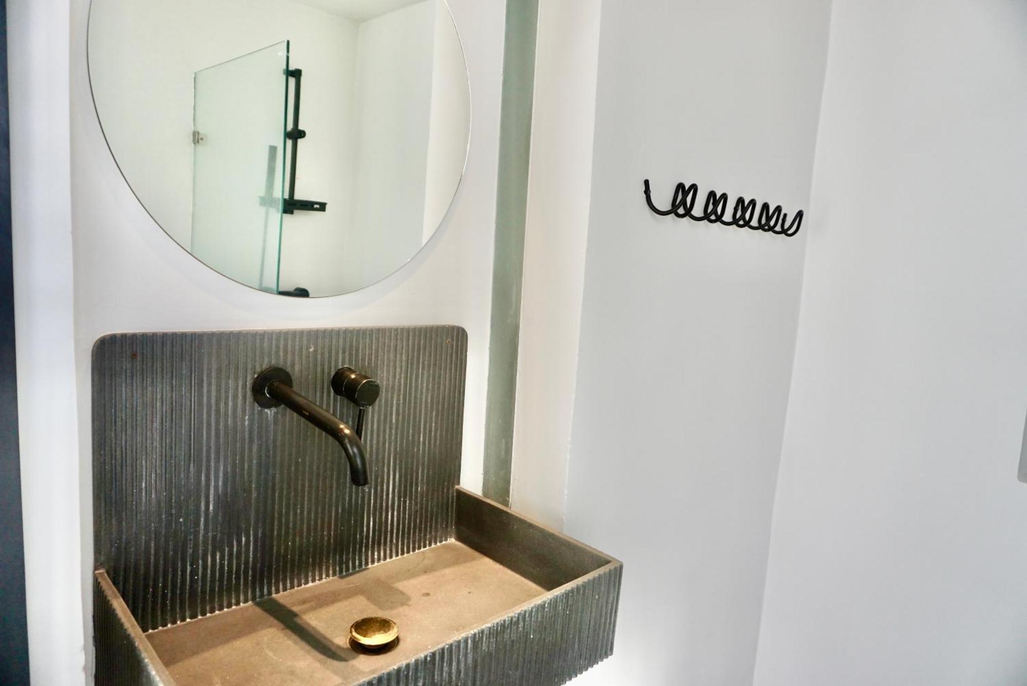 Hip And Funky Apartment Silom Soi 3, With Rooftop View Bangkok Bagian luar foto