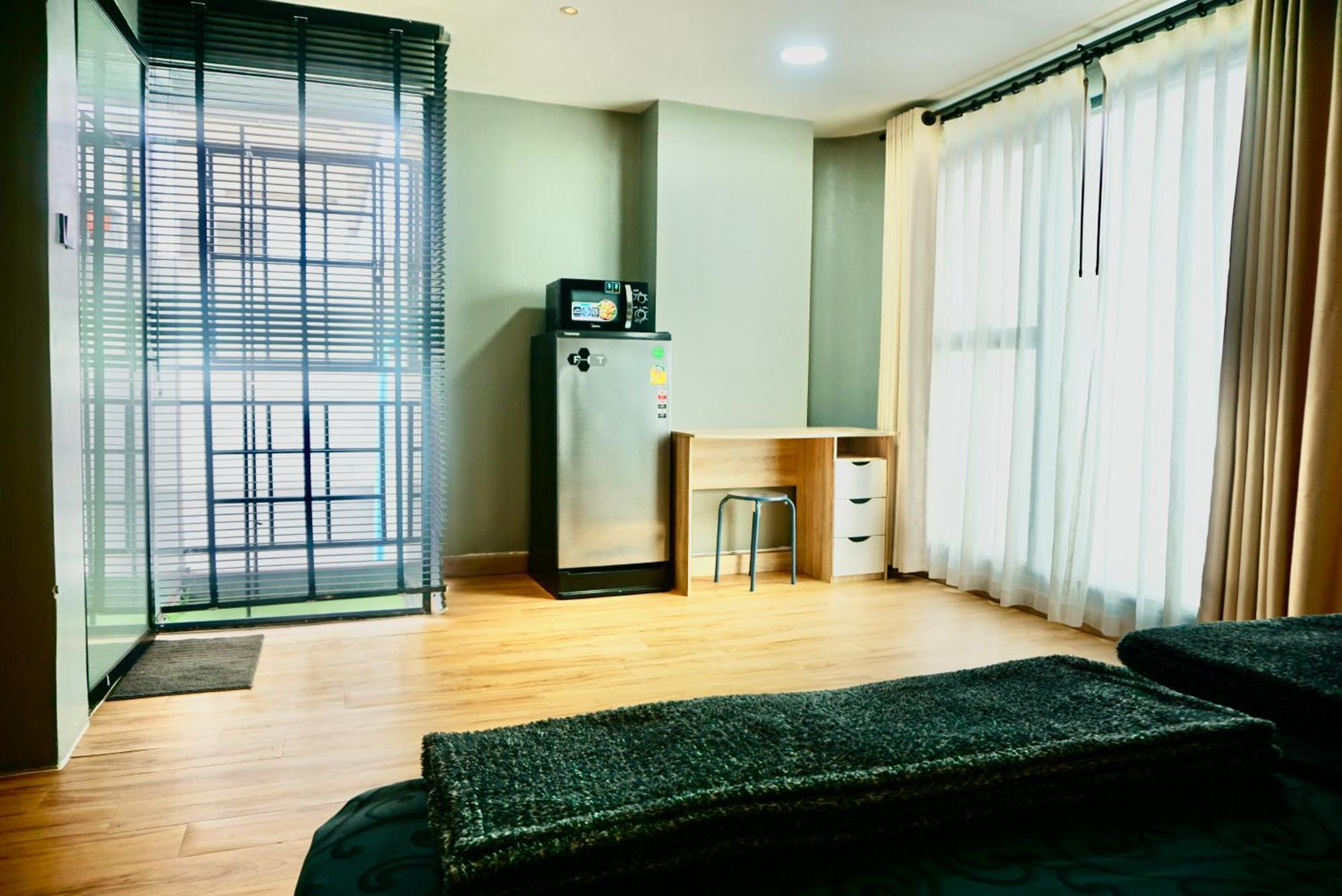 Hip And Funky Apartment Silom Soi 3, With Rooftop View Bangkok Bagian luar foto